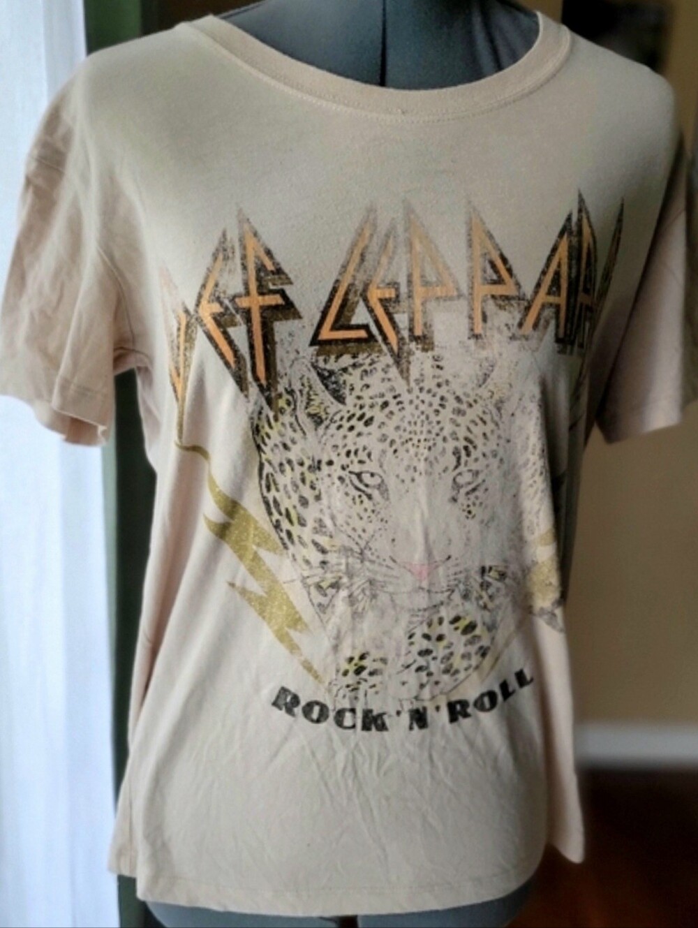 Def Leppard Women's Small Band T Shirt‎ Leopard Graphic Rock Tee Tan Distressed